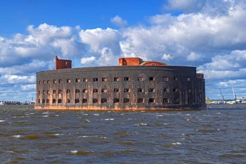 Fort 'Cesarz Aleksander I' Plaga Fort w zatoce Fińskiej Morza Bałtyckiego Kronstadt, południowy szlak wodny