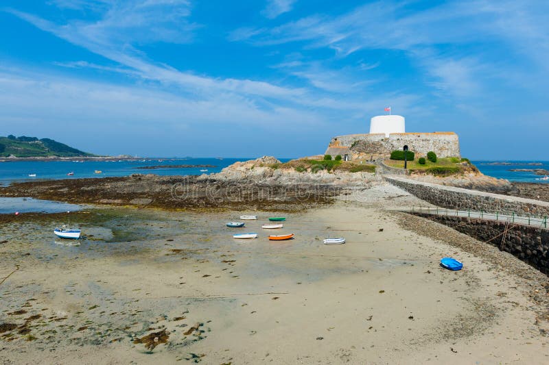 Fort Grey Guernsey photo stock. Image du canal, cityscape 33397322