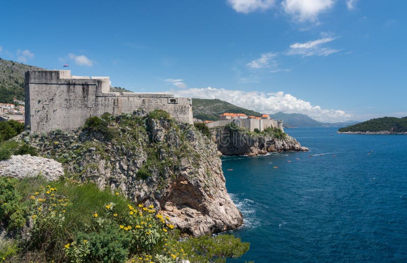 Fort Lawrance i miasto ściany stary miasteczko Dubrovnik w Chorwacja zdjęcie stock Fort Lawrance i miasto ściany stary miasteczko Dubrovnik w Chorwacja zdjęcie stock