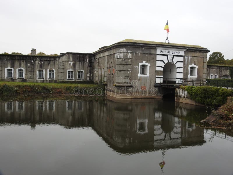 Fort Liezele Puurs Belgien Stockbild Bild von brücke, ausrüstung