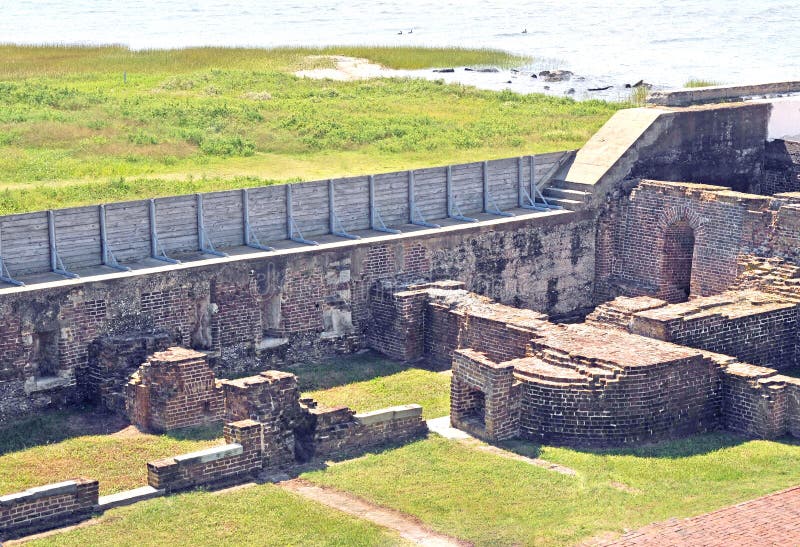 Fort Sumter: Ambtenaren` s Kwarten & Poedertijdschrift royalty-vrije stock foto Fort Sumter: Ambtenaren` s Kwarten & Poedertijdschrift royalty-vrije stock foto