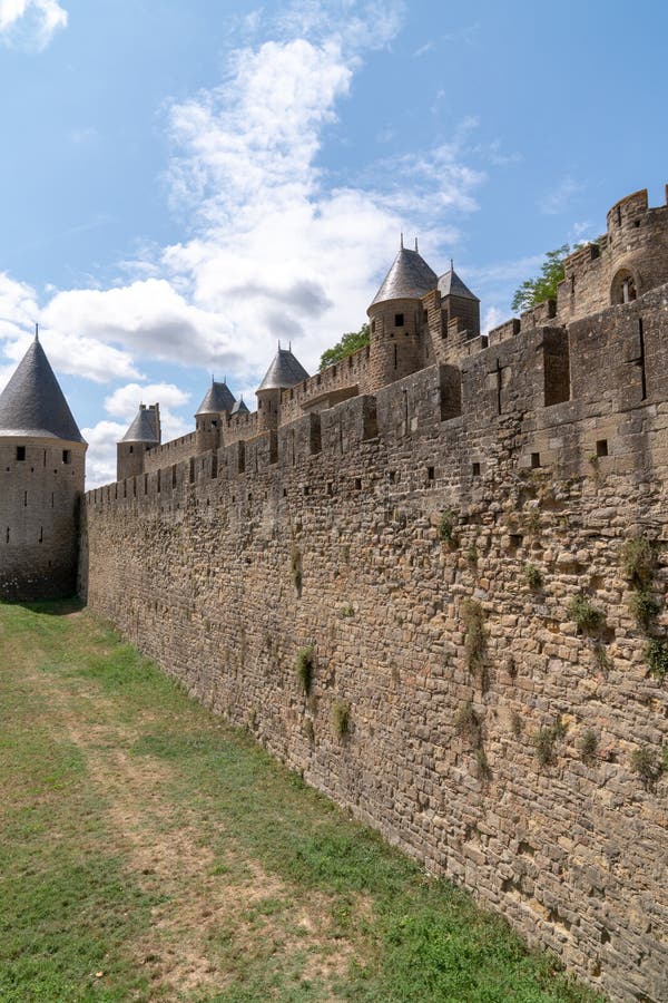 Fortaleza de piedra amurallada ciudad de Carcasona en el sur de Francia foto de archivo libre de regalías Fortaleza de piedra amurallada ciudad de Carcasona en el sur de Francia foto de archivo libre de regalías