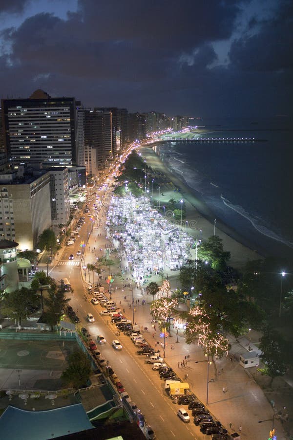 Fortaleza en el Brasil por noche Fortaleza en el Brasil por noche