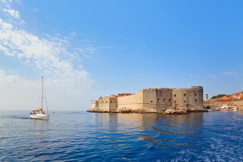 Forte na cidade Dubrovnik em Croatia foto de stock Forte na cidade Dubrovnik em Croatia foto de stock