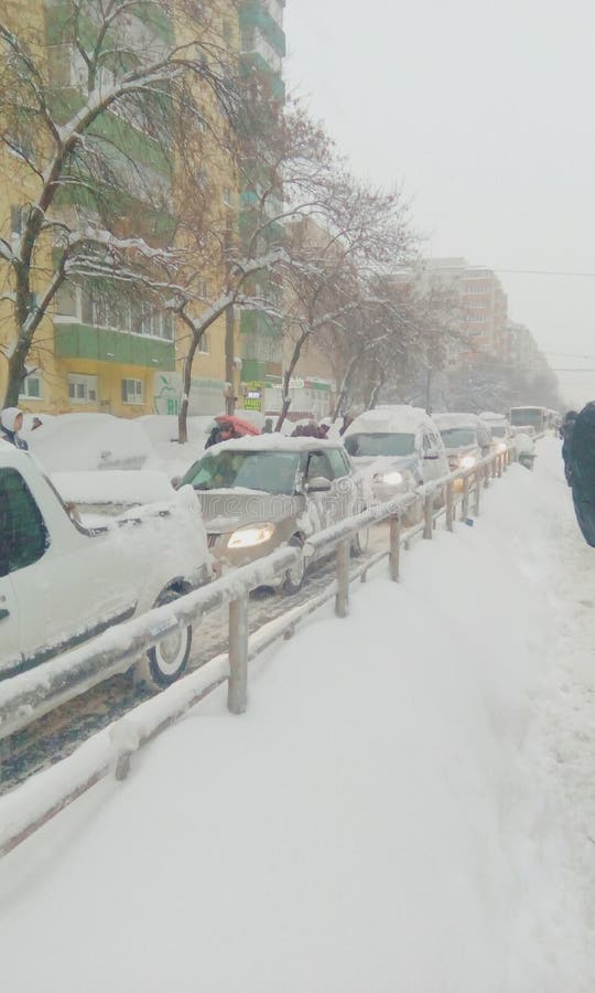 Forte nevicata di estremo della Romania fotografie stock libere da diritti Forte nevicata di estremo della Romania fotografie stock libere da diritti