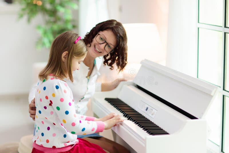 Fortepian dla dzieci Dzieci grają w muzykę