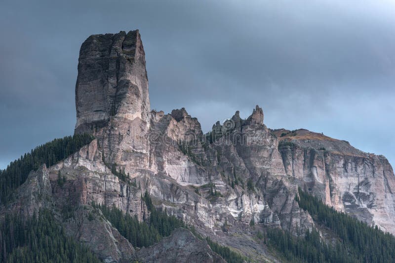 Forteresse de granit dans le ciel images stock Forteresse de granit dans le ciel images stock