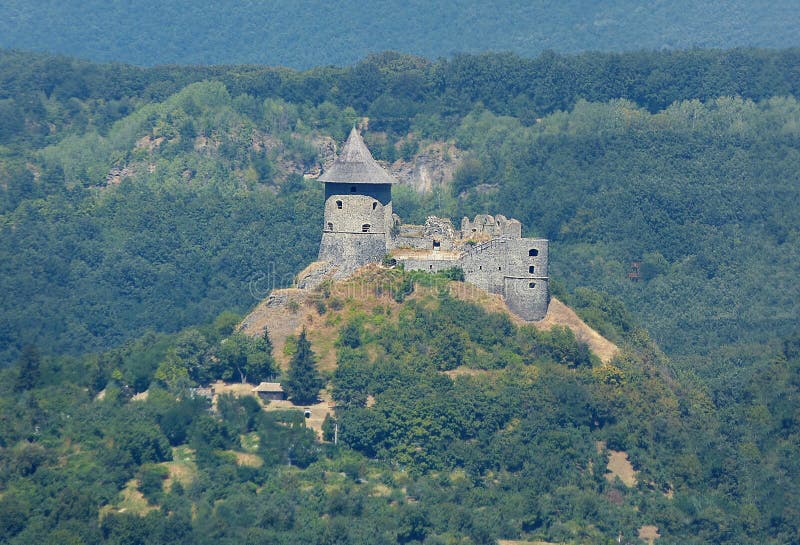Forteresse de Salgo en Hongrie photos libres de droits Forteresse de Salgo en Hongrie photos libres de droits