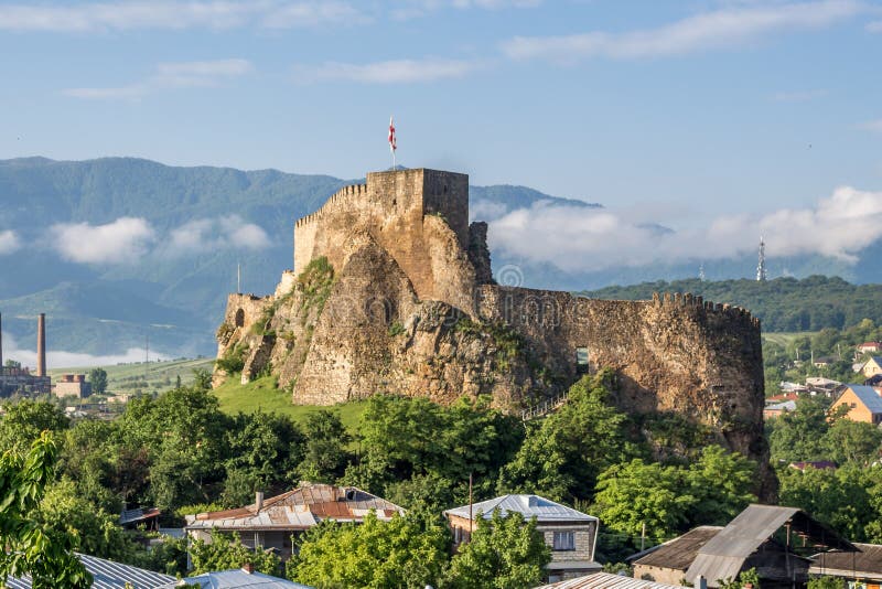 Forteresse médiévale dans la ville de Surami dans la région de Shida Kartli, la Géorgie photos stock Forteresse médiévale dans la ville de Surami dans la région de Shida Kartli, la Géorgie photos stock