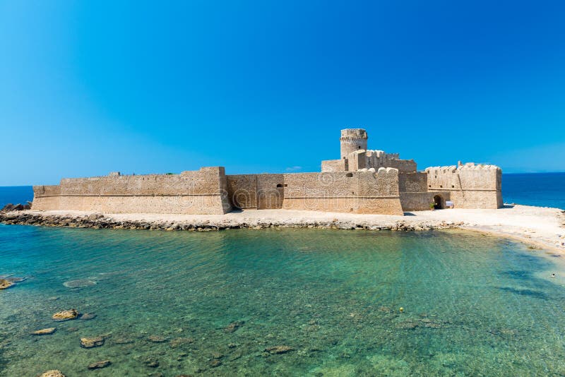 Fortezza Aragonese, Le Castella - Calabria - Italien royaltyfri foto Fortezza Aragonese, Le Castella - Calabria - Italien royaltyfri foto