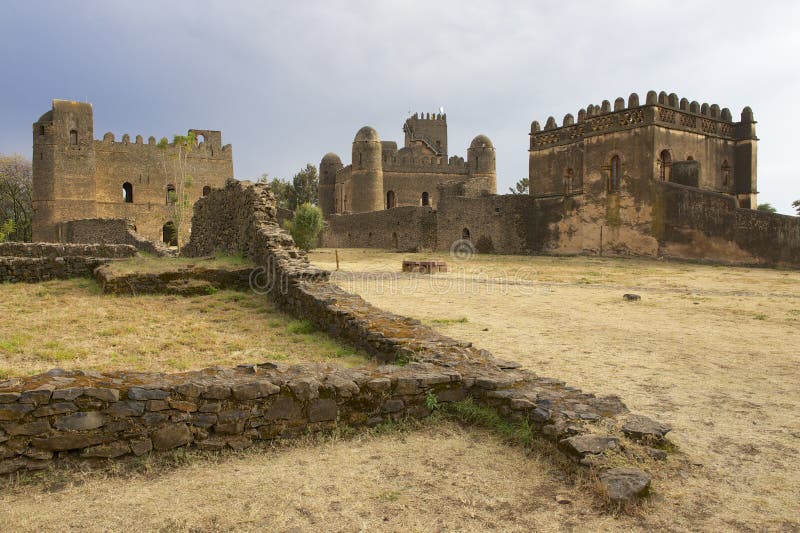 Fortezza medievale in Gondar, Etiopia, sito del patrimonio mondiale dell'Unesco fotografia stock Fortezza medievale in Gondar, Etiopia, sito del patrimonio mondiale dell'Unesco fotografia stock