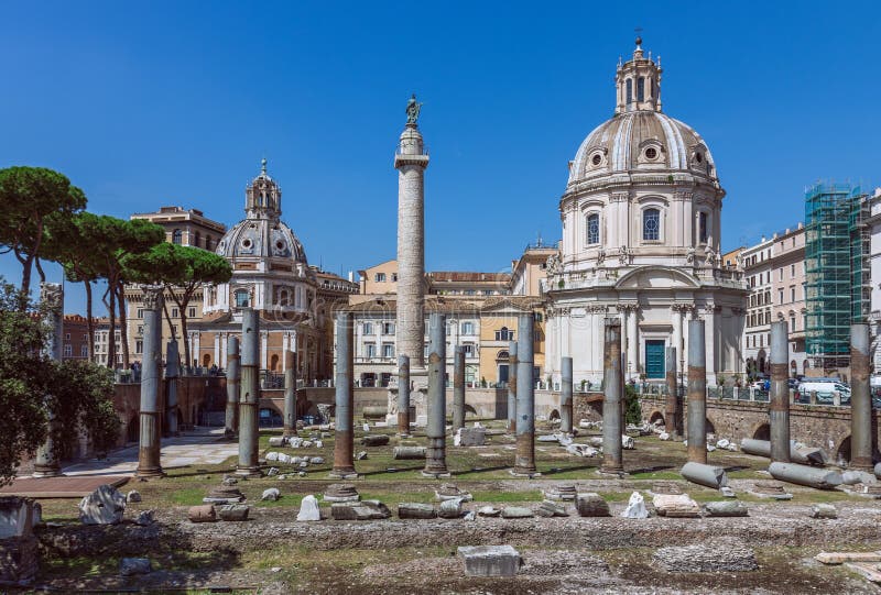 Forum för Trajan ` s i Rome Den forntida romaren fördärvar av forum för Trajan ` s fotografering för bildbyråer Forum för Trajan ` s i Rome Den forntida romaren fördärvar av forum för Trajan ` s fotografering för bildbyråer