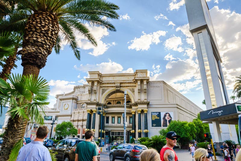 Entrance To Apple Store In Unerground Forum Shops At Caesars Stock