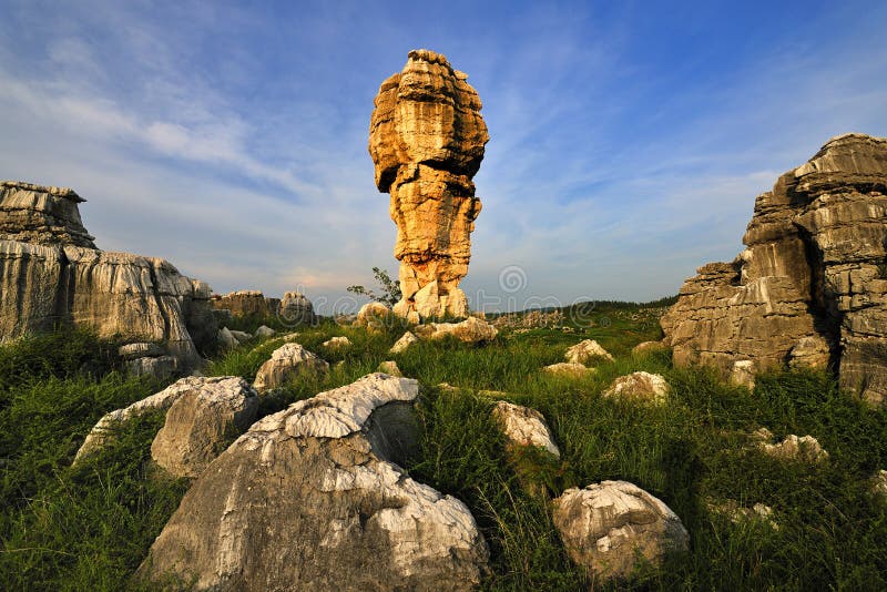 Shilin, Yunnan, China is located in the hinterland east plateau, is the essence of the world karst. Shilin Karst landscape in the main to hung, extraordinary and dangerous, Sau, quiet, Austria, open with the world's most unique karst (karst) landscape, to form a long history, the type of complete, large-scale, development of integrity, known as the best in the world wonders, modeling natural landform Museum, to the academic reputation in the world was formed 2.7 billion years ago, the development by the long and complex geological evolution and palaeogeography of the changes taking place before the formation of the present-day geological remains extremely valuable. Shilin, Yunnan, China is located in the hinterland east plateau, is the essence of the world karst. Shilin Karst landscape in the main to hung, extraordinary and dangerous, Sau, quiet, Austria, open with the world's most unique karst (karst) landscape, to form a long history, the type of complete, large-scale, development of integrity, known as the best in the world wonders, modeling natural landform Museum, to the academic reputation in the world was formed 2.7 billion years ago, the development by the long and complex geological evolution and palaeogeography of the changes taking place before the formation of the present-day geological remains extremely valuable.