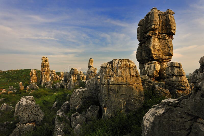 Shilin, Yunnan, China is located in the hinterland east plateau, is the essence of the world karst. Shilin Karst landscape in the main to hung, extraordinary and dangerous, Sau, quiet, Austria, open with the world's most unique karst (karst) landscape, to form a long history, the type of complete, large-scale, development of integrity, known as the best in the world wonders, modeling natural landform Museum, to the academic reputation in the world was formed 2.7 billion years ago, the development by the long and complex geological evolution and palaeogeography of the changes taking place before the formation of the present-day geological remains extremely valuable. Shilin, Yunnan, China is located in the hinterland east plateau, is the essence of the world karst. Shilin Karst landscape in the main to hung, extraordinary and dangerous, Sau, quiet, Austria, open with the world's most unique karst (karst) landscape, to form a long history, the type of complete, large-scale, development of integrity, known as the best in the world wonders, modeling natural landform Museum, to the academic reputation in the world was formed 2.7 billion years ago, the development by the long and complex geological evolution and palaeogeography of the changes taking place before the formation of the present-day geological remains extremely valuable.