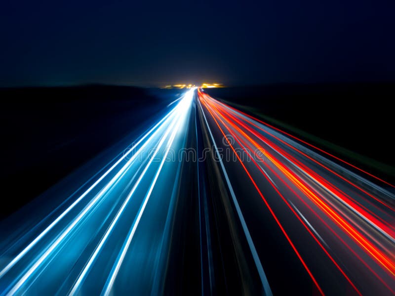 Foto abstracta borrosa de las luces de coches