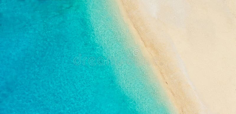 Foto aerea della spiaggia vuota