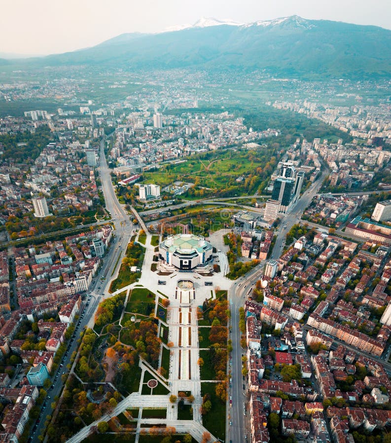 Foto aérea del palacio nacional de la cultura en Sofía fotos de archivo libres de regalías Foto aérea del palacio nacional de la cultura en Sofía fotos de archivo libres de regalías