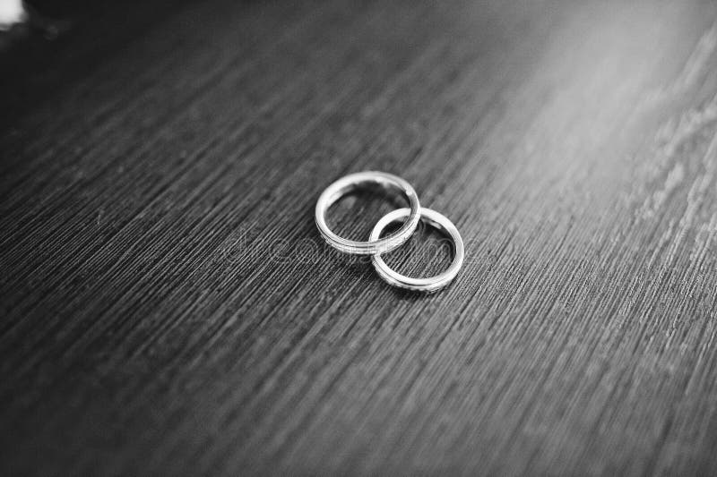 Foto Blanco Y Negro Del Anillo De Bodas Fotos de stock Fotos libres de regalías de Dreamstime