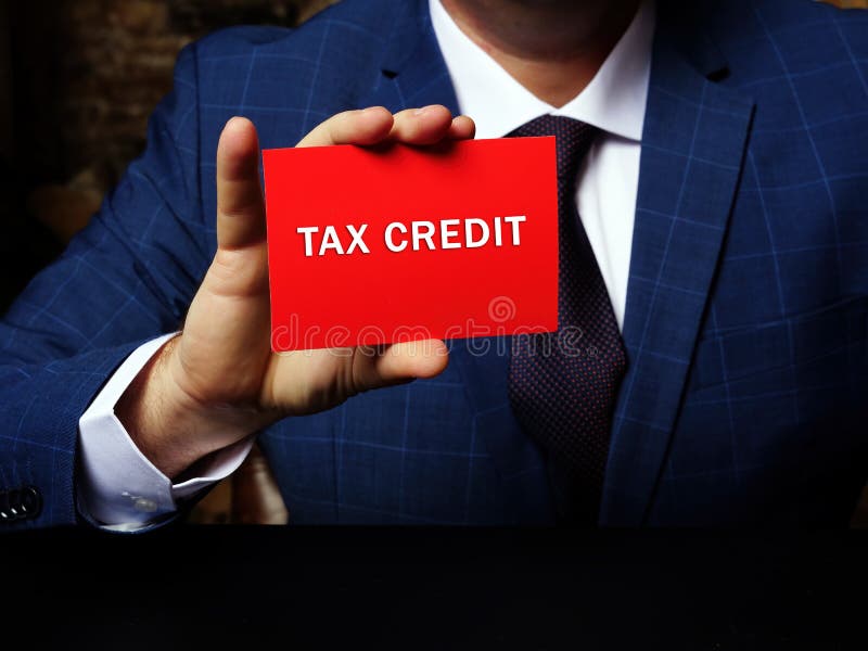 Foto conceptual sobre crédito fiscal con frase escrita. foto de empresa muestra un dollarfordólar reducción del impuesto sobre la