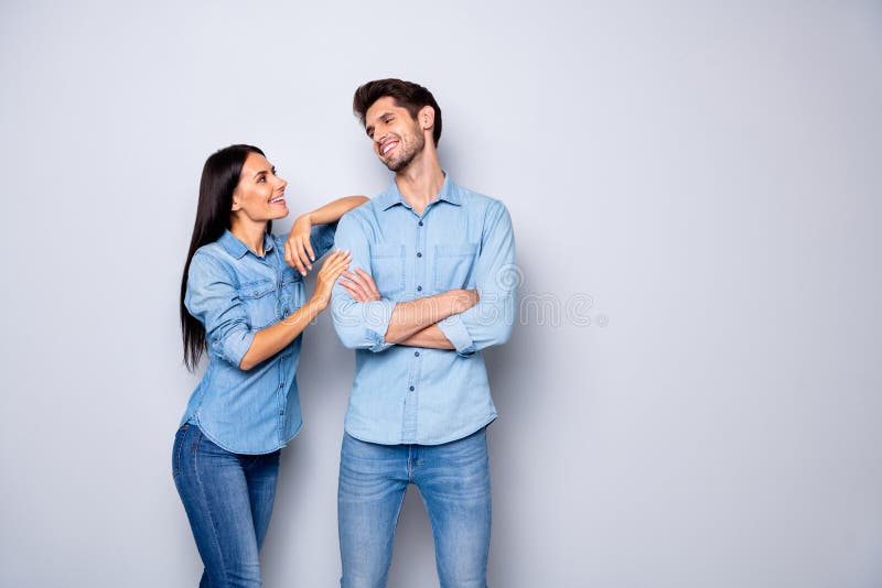 Foto De IncreÃbles Parejas Enamoradas Trabajando Juntas Pasen El Descanso Del Café Chateando Con Ropa Informal De Jeans De Color Foto de archivo - Imagen de morena, hembra: 160282352 Foto De IncreÃbles Parejas Enamoradas Trabajando Juntas Pasen El Descanso Del Café Chateando Con Ropa Informal De Jeans De Color Foto de archivo - Imagen de morena, hembra: 160282352