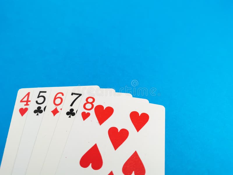 Um Baralho De Cartas De Jogo No Fundo Azul Clássico. Foto Royalty Free,  Gravuras, Imagens e Banco de fotografias. Image 182717157