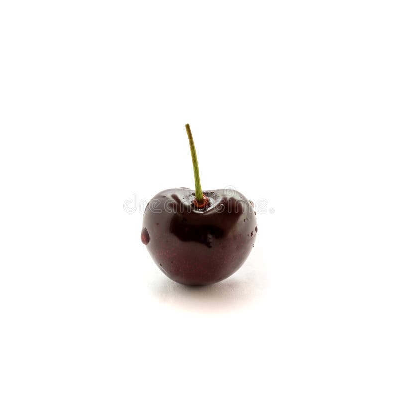 Foto de la cereza roja con descensos de la cola y del agua aislada en el fondo blanco foto de archivo libre de regalías Foto de la cereza roja con descensos de la cola y del agua aislada en el fondo blanco foto de archivo libre de regalías