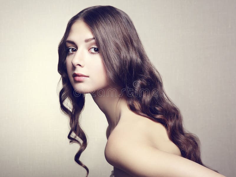 Foto de la mujer joven hermosa. Estilo del vintage fotografía de archivo Foto de la mujer joven hermosa. Estilo del vintage fotografía de archivo