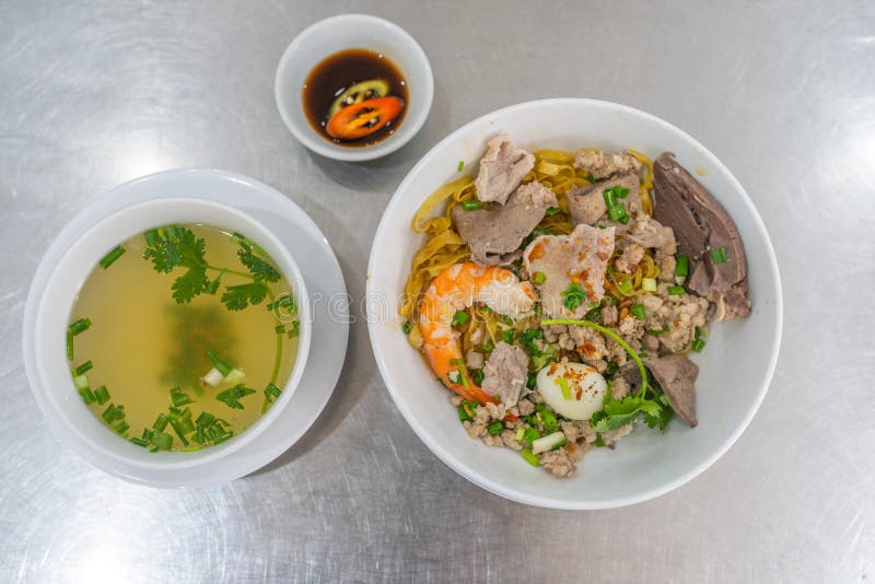 Foto de primera vista de la sopa de fideos vietnamitas - Hu Tiu