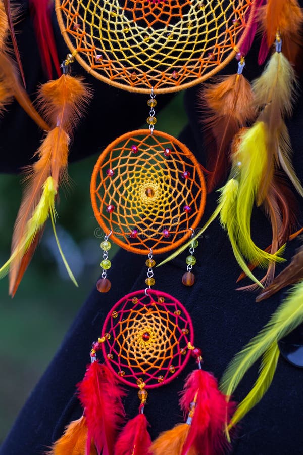 Foto de um dreamcatcher feito à mão imagem de stock Foto de um dreamcatcher feito à mão imagem de stock