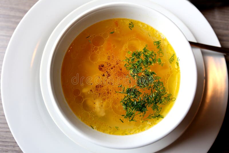 Foto de una placa de la sopa de pollo fotografía de archivo
