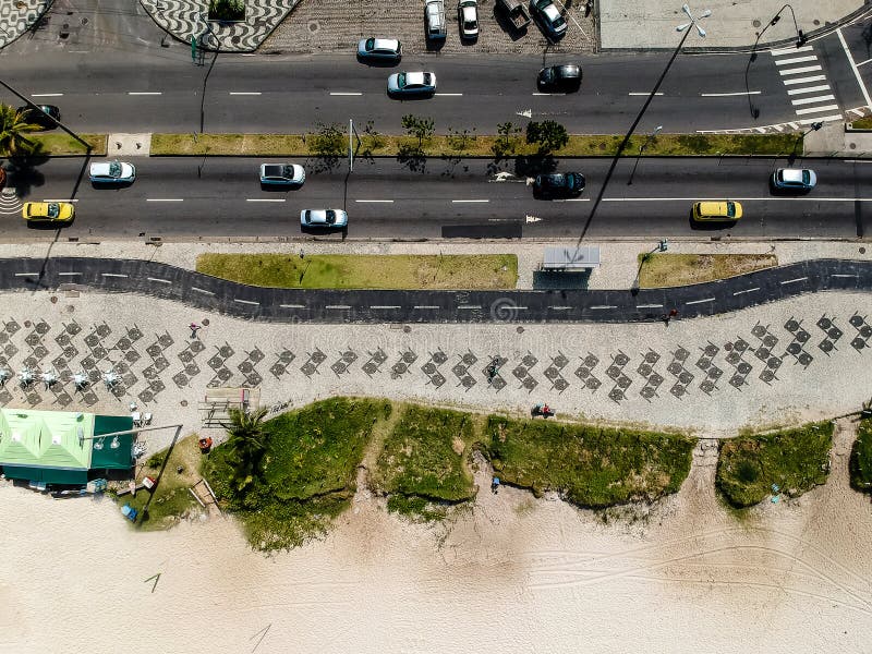 Foto del abejón del paseo marítimo y de la calle de Lucio Costa, Rio de Janeiro de la playa de Pepe foto de archivo libre de regalías Foto del abejón del paseo marítimo y de la calle de Lucio Costa, Rio de Janeiro de la playa de Pepe foto de archivo libre de regalías