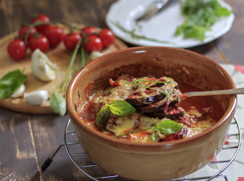 Foto dell'alimento con la melanzana al forno della melanzana immagine stock libera da diritti Foto dell'alimento con la melanzana al forno della melanzana immagine stock libera da diritti