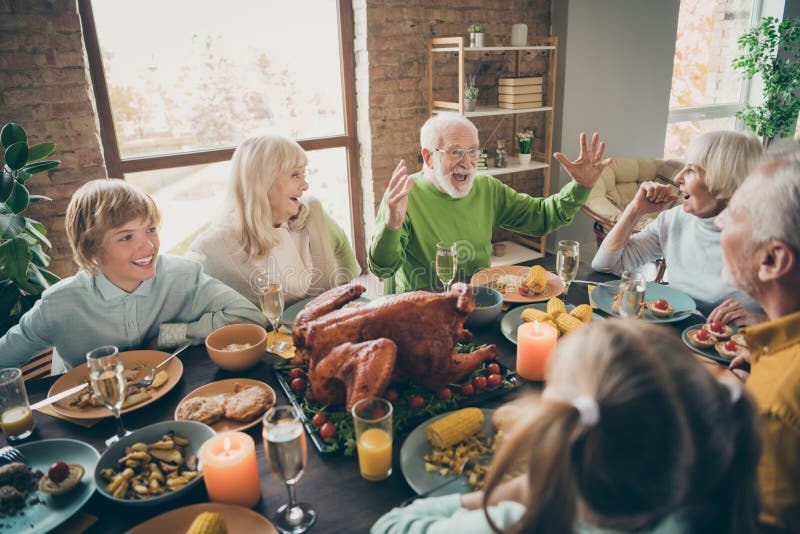 Foto der kompletten Familientreffen mit Sessellift-Gerichte Hühnertisch vermitteln Herbstferien November Multi
