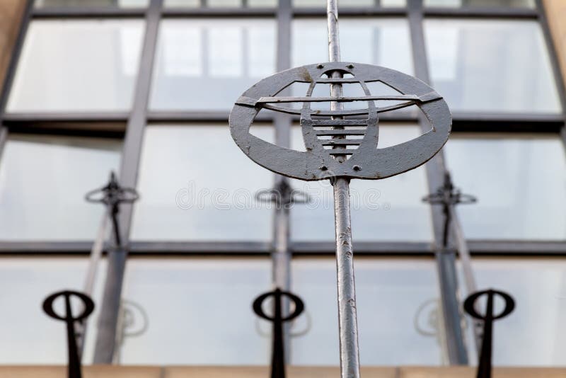 Foto dettagliata dell'industria siderurgica decorativa sull'esterno di Glasgow School della costruzione di arte, Glasgow Regno Un fotografia stock libera da diritti Foto dettagliata dell'industria siderurgica decorativa sull'esterno di Glasgow School della costruzione di arte, Glasgow Regno Un fotografia stock libera da diritti