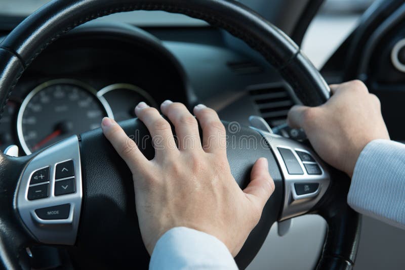 Foto Di Suonare Il Clacson Del Driver Immagine Stock Immagine di