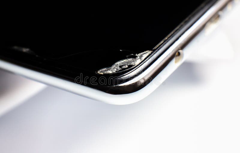 Foto gebroken telefoon close. beschadigde smartphone royalty-vrije stock afbeelding