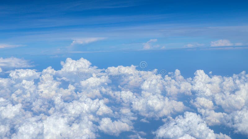 Foto Hermosa Nube Blanca En El Cielo Azul Como Fondo. Imagen de archivo -  Imagen de nube, cielo: 165029851