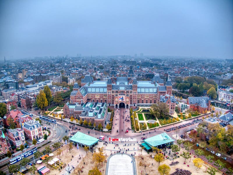 Foto a?rea de Rijksmuseum durante o dia da n?voa do inverno fotos de stock Foto a?rea de Rijksmuseum durante o dia da n?voa do inverno fotos de stock