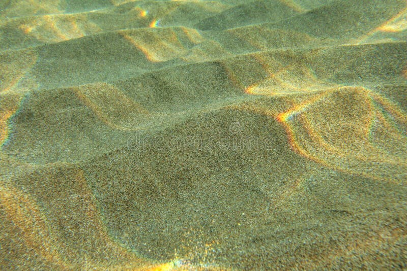 Foto subacquea - sole che splende sulla sabbia immagini stock Foto subacquea - sole che splende sulla sabbia immagini stock