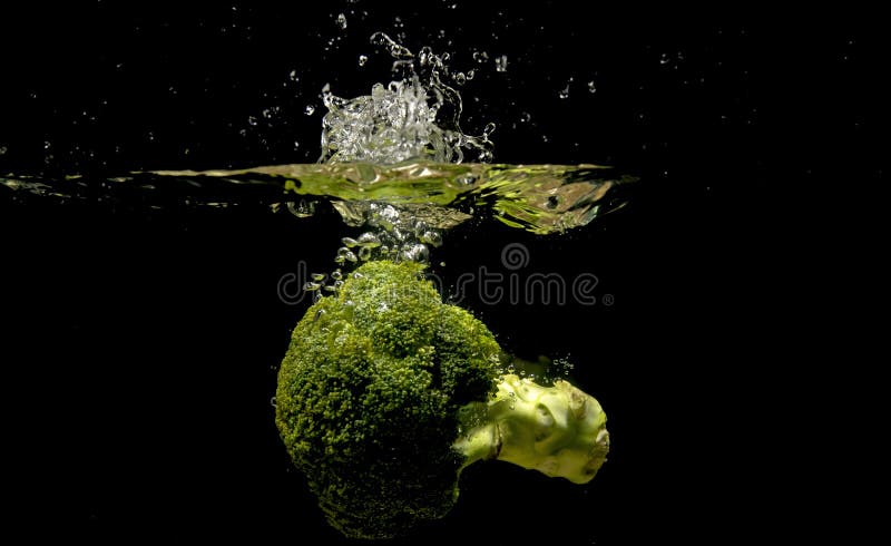 Foto van groenten onder water worden gelaten vallen dat royalty-vrije stock afbeelding Foto van groenten onder water worden gelaten vallen dat royalty-vrije stock afbeelding