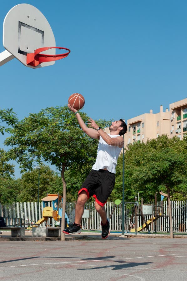 Foto Pessoas jogando basquete durante o dia – Imagem de República