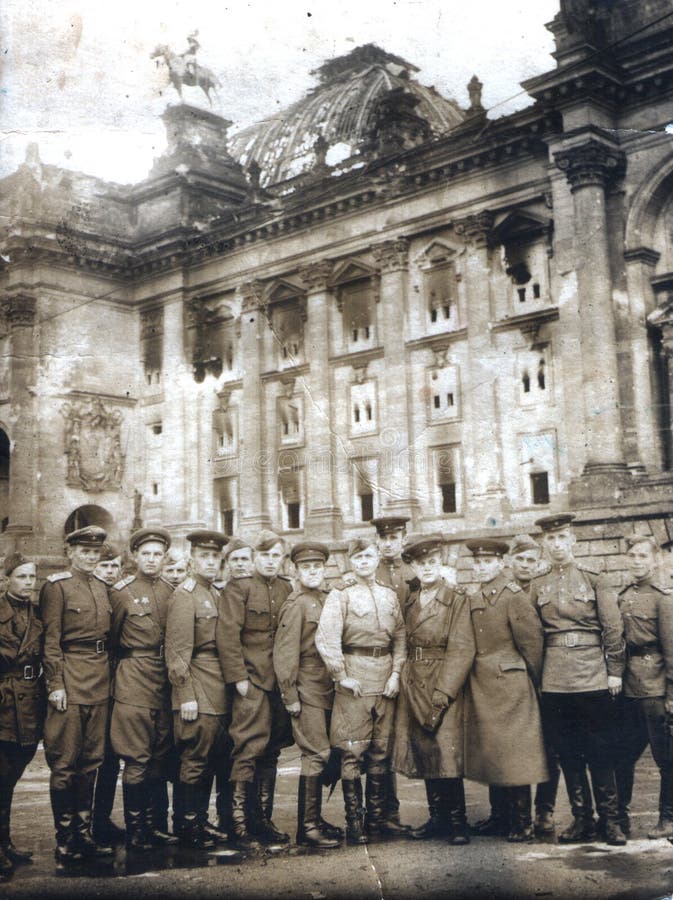 Foto vieja de Berlín en 1945 fotos de archivo Foto vieja de Berlín en 1945 fotos de archivo