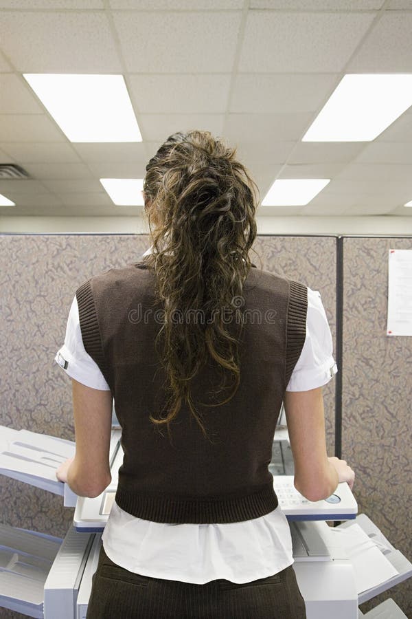 Fotocopiatura della donna fotografia stock libera da diritti Fotocopiatura della donna fotografia stock libera da diritti