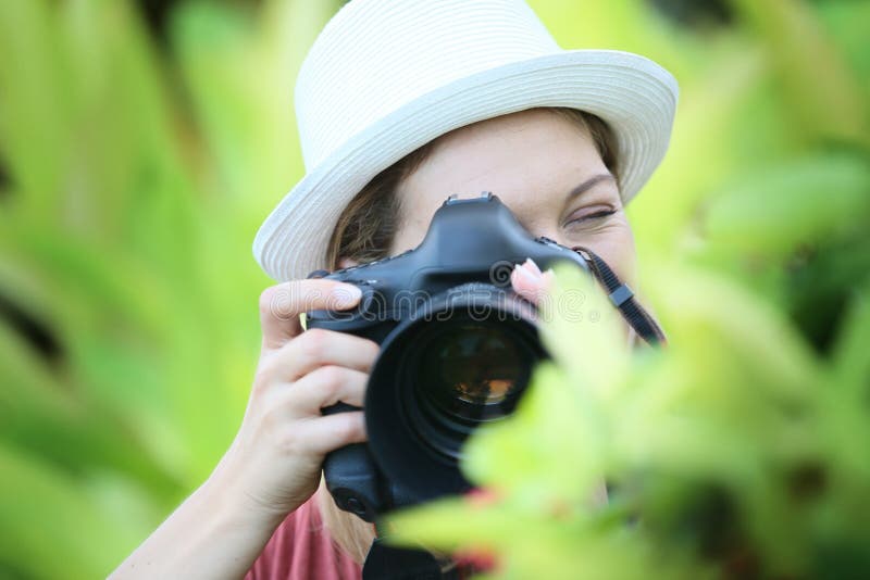Fotograaf die een foto neemt royalty-vrije stock afbeelding Fotograaf die een foto neemt royalty-vrije stock afbeelding