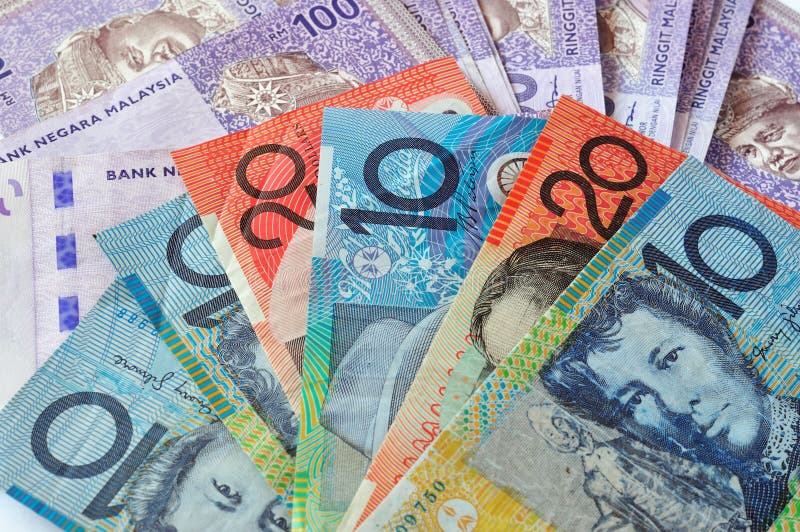 Fotografia aproximada de dólares australianos e ringgit da Malásia imagem de stock