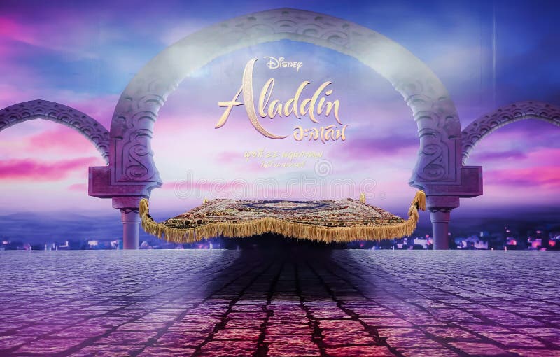 Fotografia filmu standee magiczny dywan przed mroczną sceną w Aladdin promować film Aladdin 2019 w kinie obraz royalty free Fotografia filmu standee magiczny dywan przed mroczną sceną w Aladdin promować film Aladdin 2019 w kinie obraz royalty free