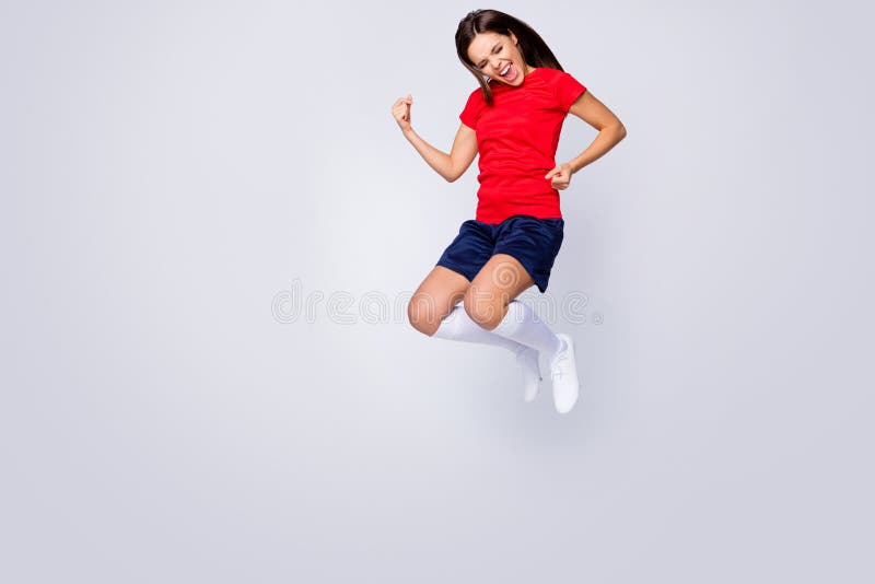 Fotografie corp plin de excitat jucător de bucurie nebun echipa de fotbal sari în sus mâinile liderul ligii de fotbal țară poartă stock images
