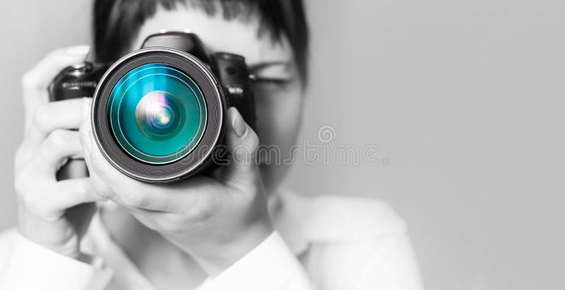 Fotografo della donna con la macchina fotografica fotografia stock libera da diritti Fotografo della donna con la macchina fotografica fotografia stock libera da diritti