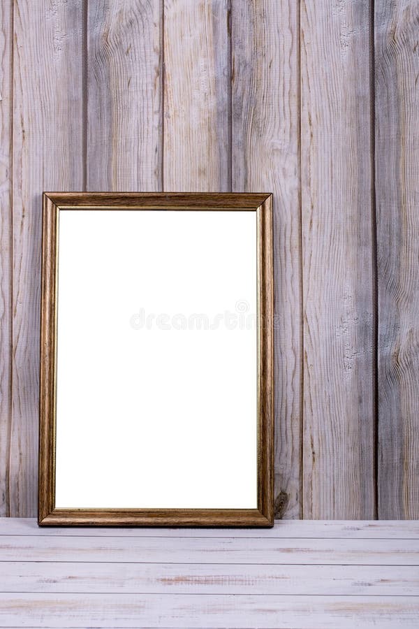 Fotokader op de muur op de achtergrond van houten latjes royalty-vrije stock foto Fotokader op de muur op de achtergrond van houten latjes royalty-vrije stock foto